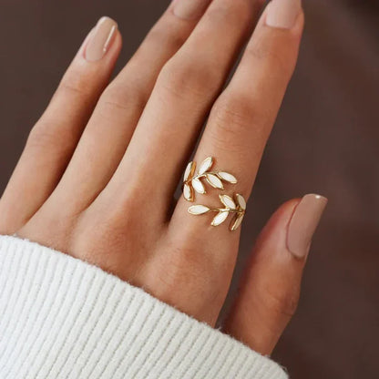 Bague ajustable feuille en opale blanche Pure