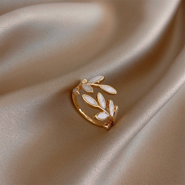 Bague ajustable feuille en opale blanche Pure